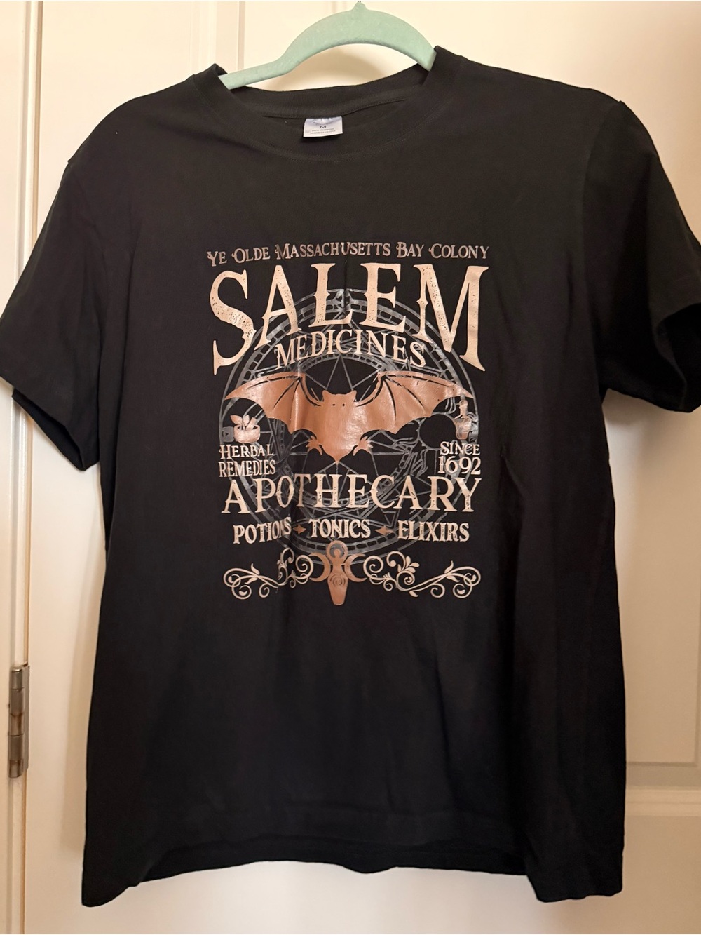 Women’s Salem Witchy Graphic Black T-Shirt Size Medium NWOT